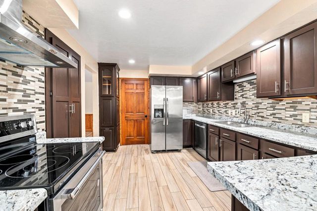 2691 MAYLINE DRIVE, Green Bay, WI 54311