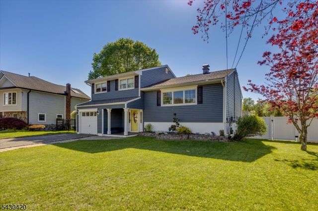 7 Beekmeer Pl, Mount Olive Twp., NJ 07836