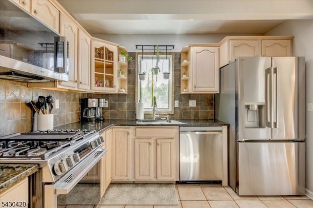 7 Beekmeer Pl, Mount Olive Twp., NJ 07836
