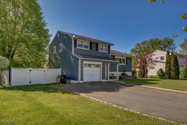 7 Beekmeer Pl, Mount Olive Twp., NJ 07836