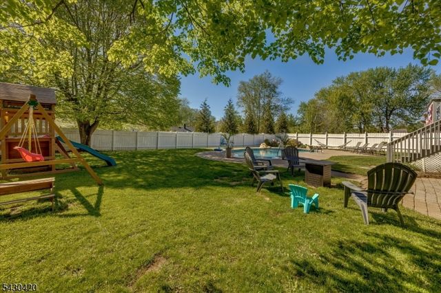 7 Beekmeer Pl, Mount Olive Twp., NJ 07836