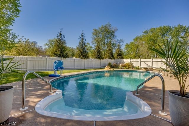 7 Beekmeer Pl, Mount Olive Twp., NJ 07836