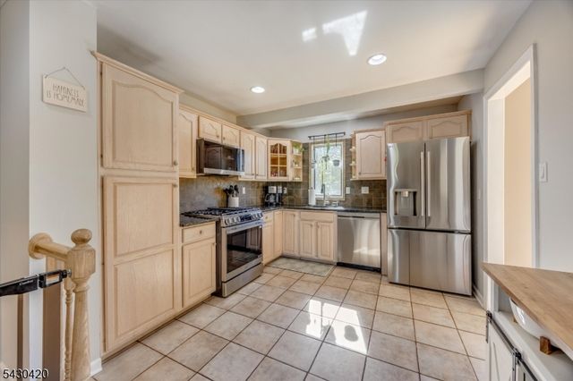 7 Beekmeer Pl, Mount Olive Twp., NJ 07836