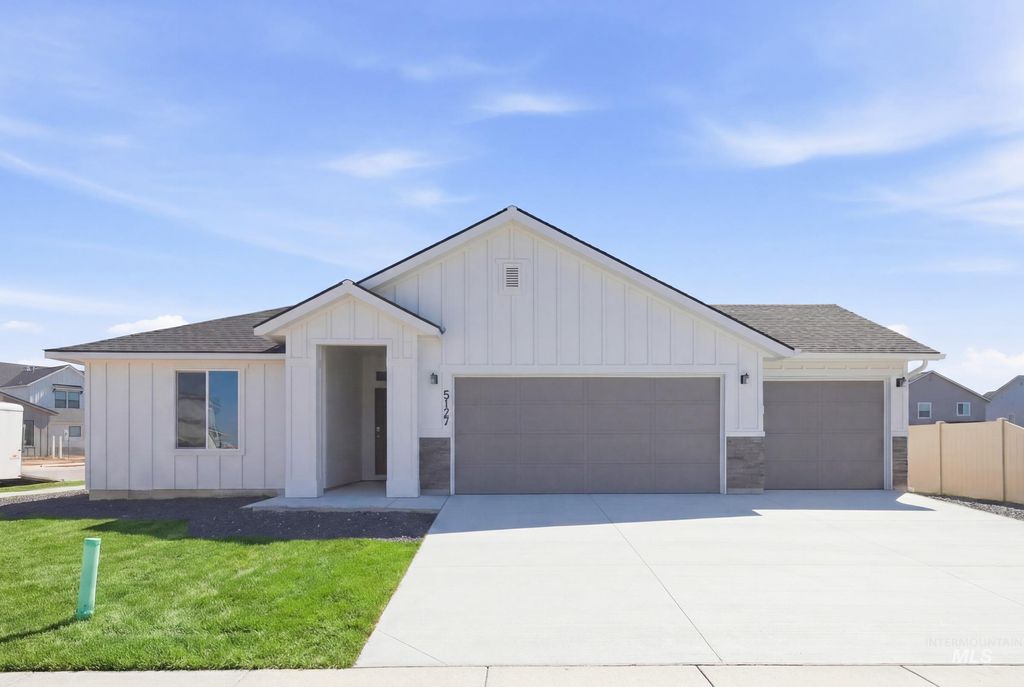 5127 E Open Canyon Dr, Nampa, ID 83687