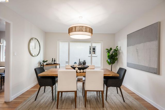 22 Rydal Ct, Oakland, CA 94611