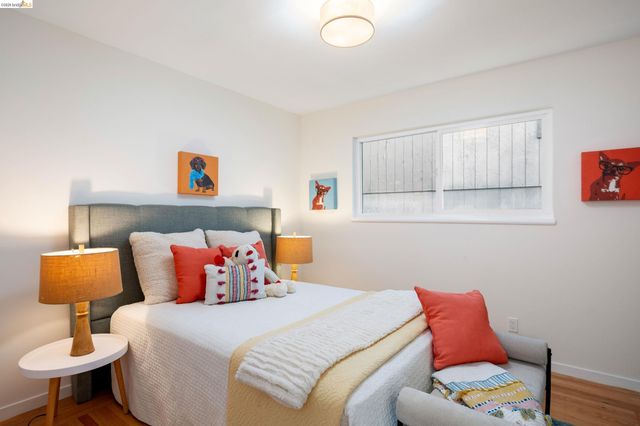 22 Rydal Ct, Oakland, CA 94611