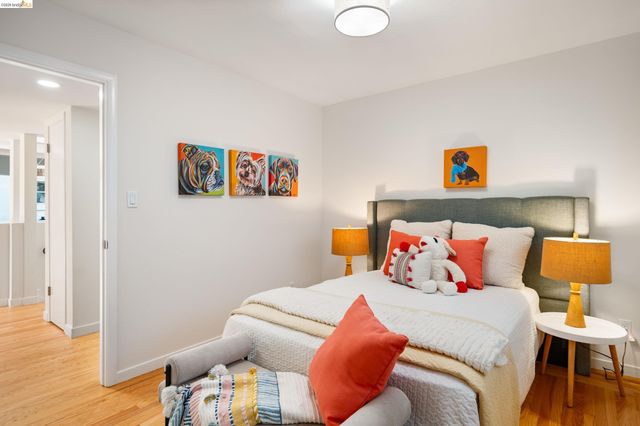 22 Rydal Ct, Oakland, CA 94611