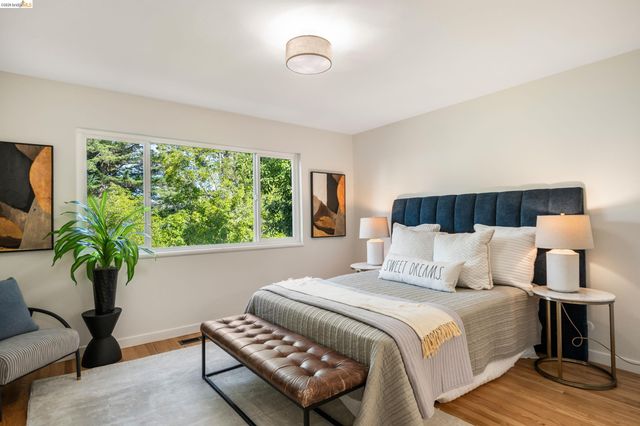 22 Rydal Ct, Oakland, CA 94611