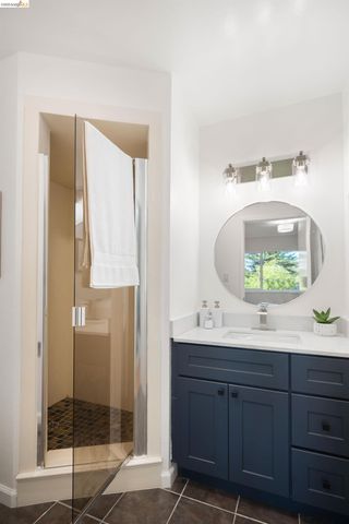 22 Rydal Ct, Oakland, CA 94611