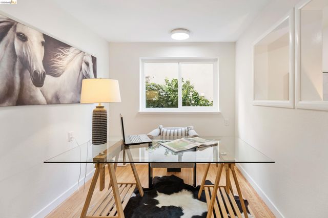 22 Rydal Ct, Oakland, CA 94611