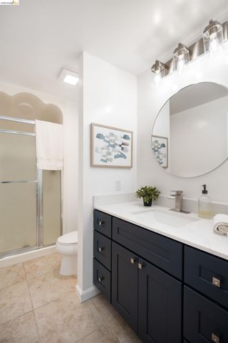 22 Rydal Ct, Oakland, CA 94611