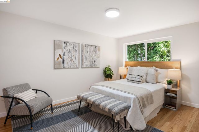 22 Rydal Ct, Oakland, CA 94611