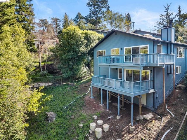 22 Rydal Ct, Oakland, CA 94611