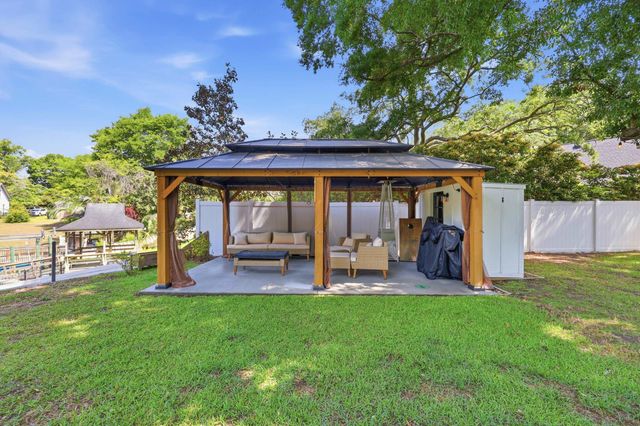 506 Fernwood Rd., Murrells Inlet, SC 29576