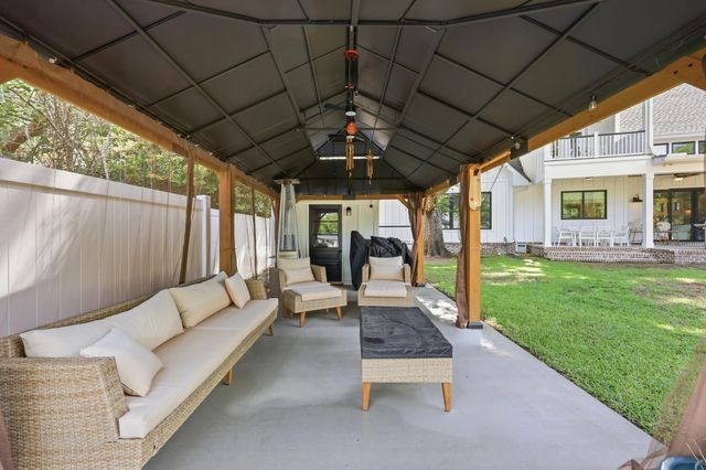 506 Fernwood Rd., Murrells Inlet, SC 29576