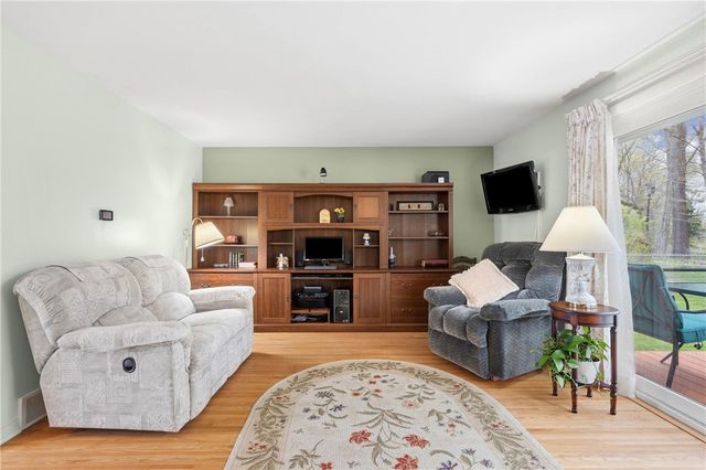 129 Alhambra Drive, Irondequoit, NY 14622