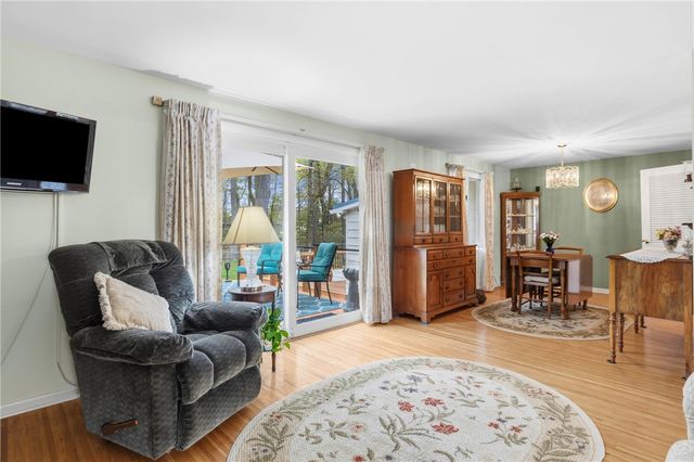 129 Alhambra Drive, Irondequoit, NY 14622