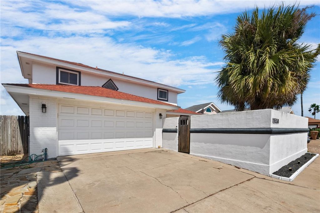 13538 KING PHILLIP Ct, Corpus Christi, TX 78418 — photo 2