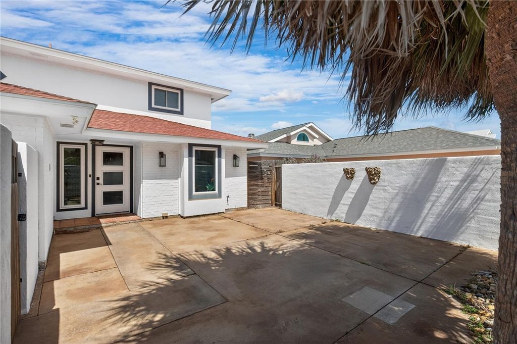 13538 KING PHILLIP Ct, Corpus Christi, TX 78418 — photo 3