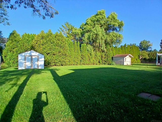 51569 Johns Drive, Chesterfield, MI 48047