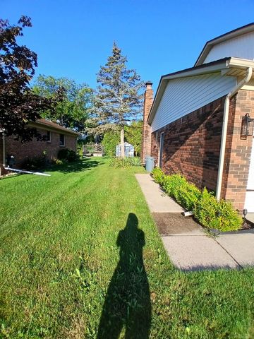 51569 Johns Drive, Chesterfield, MI 48047