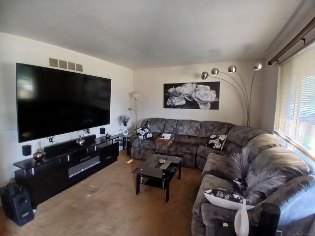 51569 Johns Drive, Chesterfield, MI 48047