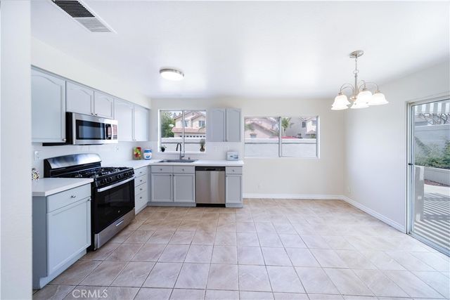 877 Willowcreek, Corona, CA 92878