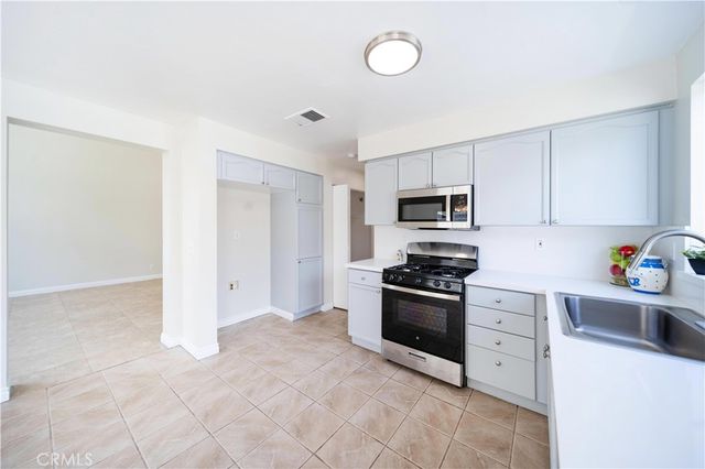 877 Willowcreek, Corona, CA 92878