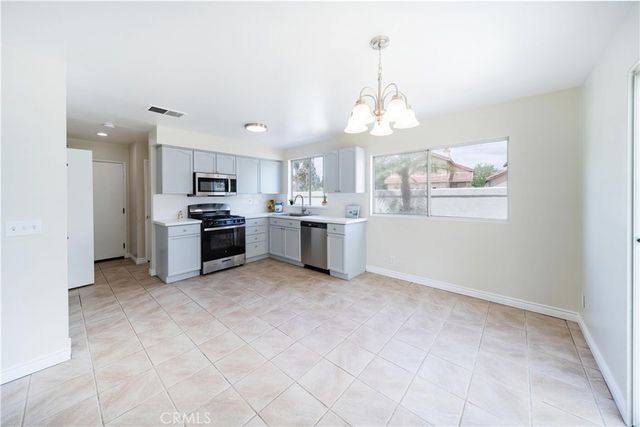 877 Willowcreek, Corona, CA 92878