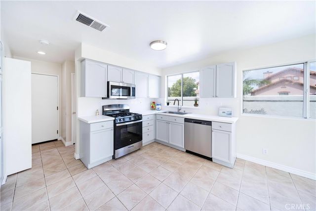 877 Willowcreek, Corona, CA 92878