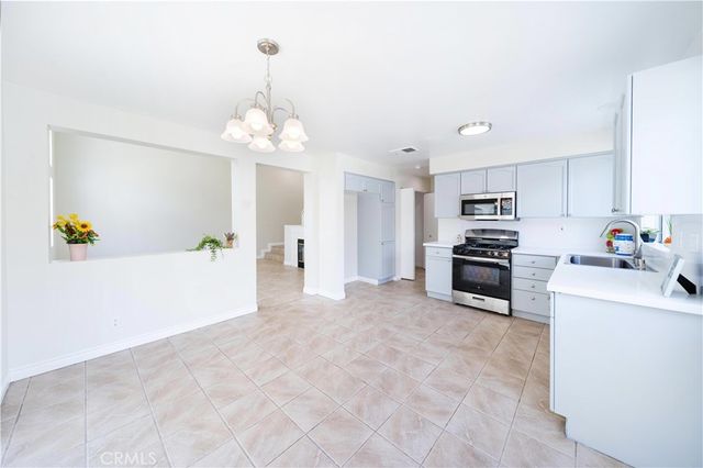 877 Willowcreek, Corona, CA 92878