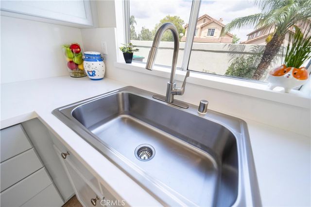 877 Willowcreek, Corona, CA 92878