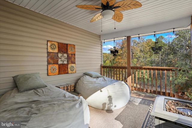 96 CASTLE MOUNTAIN RD, Castleton, VA 22716