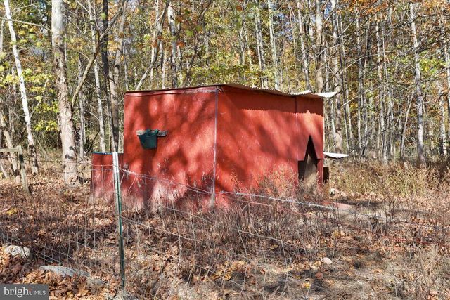 96 CASTLE MOUNTAIN RD, Castleton, VA 22716