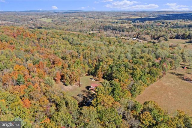 96 CASTLE MOUNTAIN RD, Castleton, VA 22716