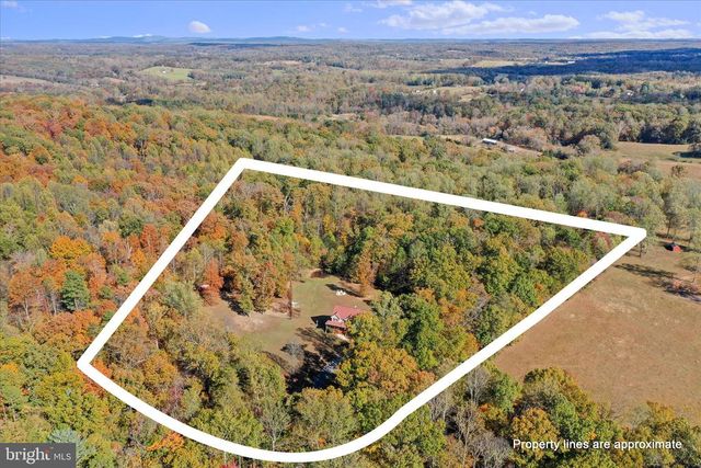 96 CASTLE MOUNTAIN RD, Castleton, VA 22716