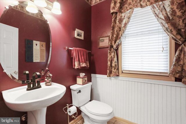 96 CASTLE MOUNTAIN RD, Castleton, VA 22716