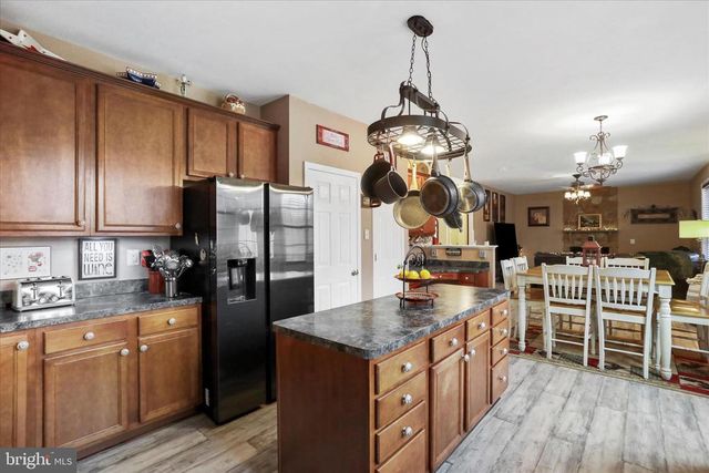 96 CASTLE MOUNTAIN RD, Castleton, VA 22716