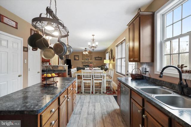 96 CASTLE MOUNTAIN RD, Castleton, VA 22716