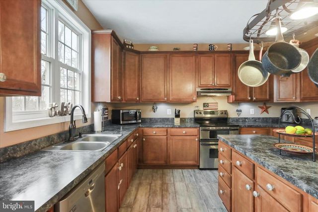 96 CASTLE MOUNTAIN RD, Castleton, VA 22716