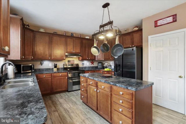 96 CASTLE MOUNTAIN RD, Castleton, VA 22716