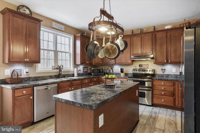 96 CASTLE MOUNTAIN RD, Castleton, VA 22716