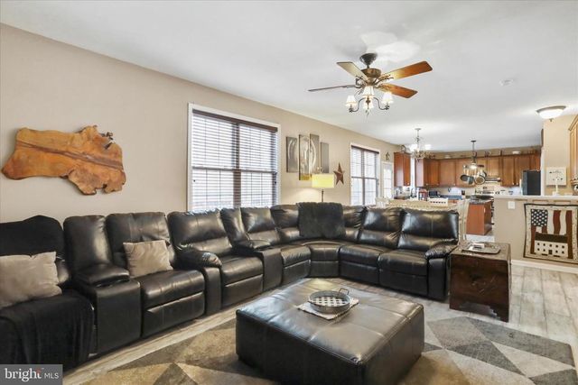 96 CASTLE MOUNTAIN RD, Castleton, VA 22716