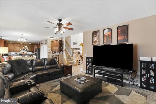 96 CASTLE MOUNTAIN RD, Castleton, VA 22716