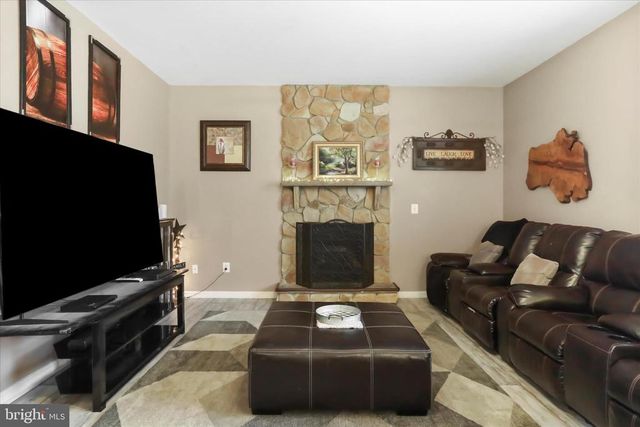 96 CASTLE MOUNTAIN RD, Castleton, VA 22716