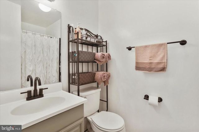 96 CASTLE MOUNTAIN RD, Castleton, VA 22716