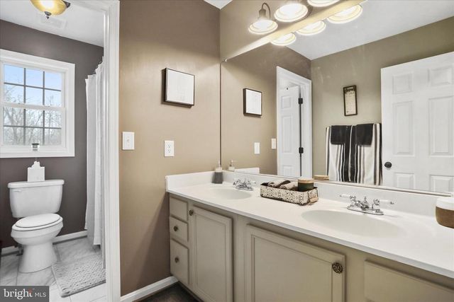 96 CASTLE MOUNTAIN RD, Castleton, VA 22716