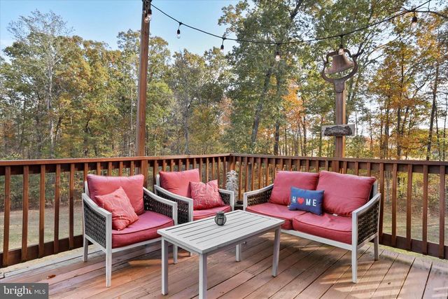 96 CASTLE MOUNTAIN RD, Castleton, VA 22716