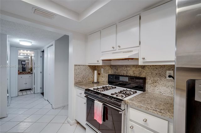 11483 SW 109th RD 2E, Miami, FL 33176