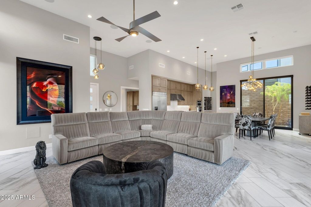Image 10 of property listing at 14395 N VALENCIA Drive, Fountain Hills, AZ 85268